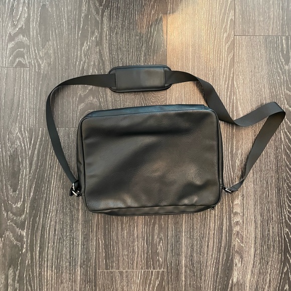 Buffalo David Bitton Messenger Bag - Picture 2 of 5